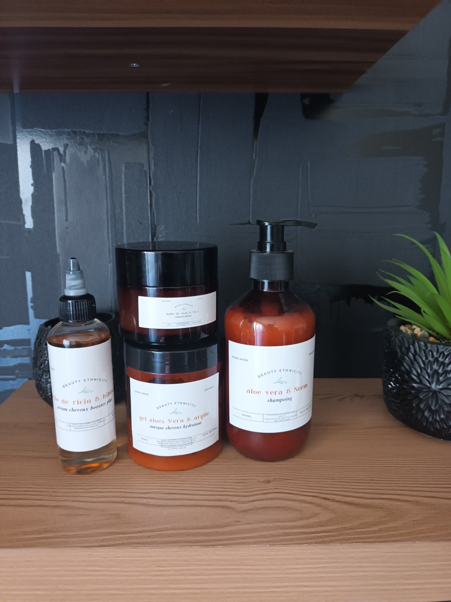 gamme complète cheveux pousse plus et hydratant , crème et sérum booster plus pour favoriser la pousse et le masque pour hydrater en profondeur