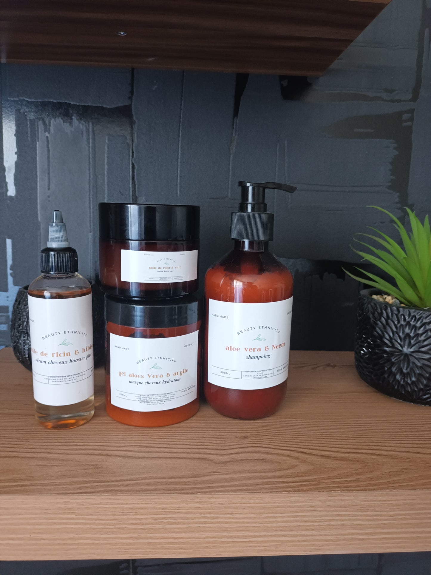 gamme complète cheveux pousse plus et hydratant , crème et sérum booster plus pour favoriser la pousse et le masque pour hydrater en profondeur