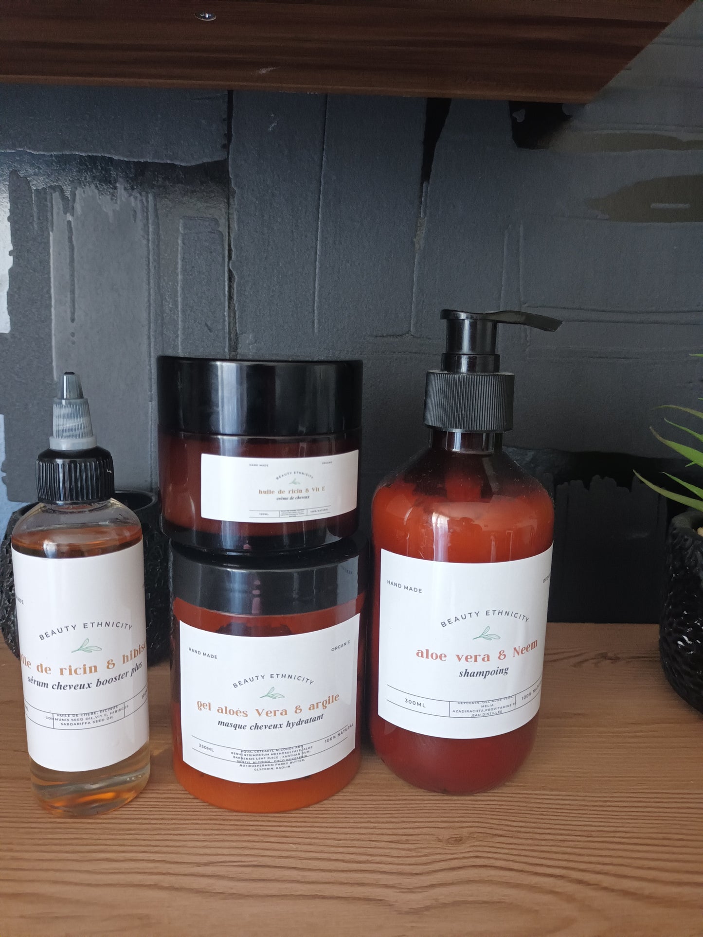 gamme complète cheveux pousse plus et hydratant , crème et sérum booster plus pour favoriser la pousse et le masque pour hydrater en profondeur