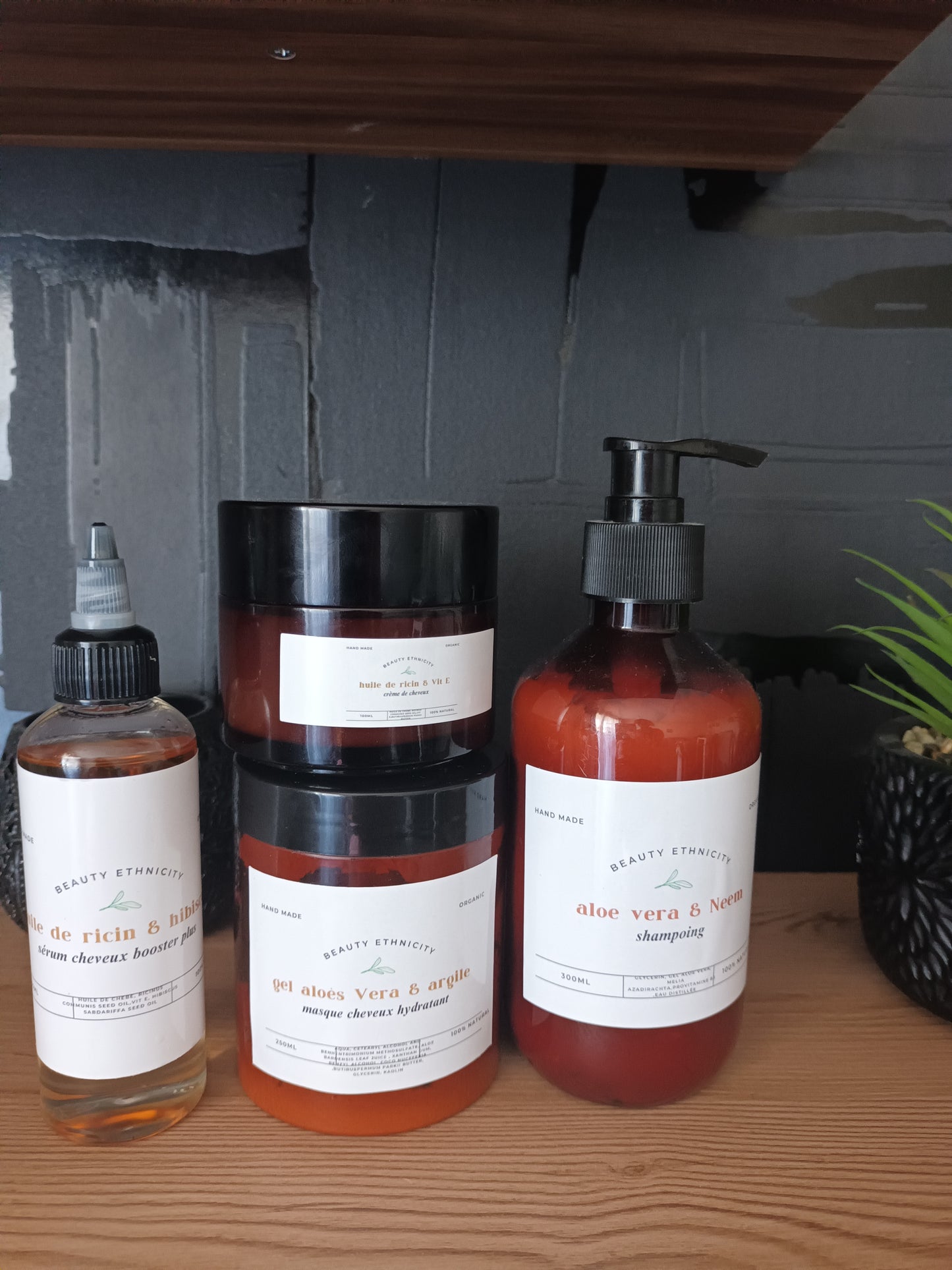 gamme complète cheveux pousse plus et hydratant , crème et sérum booster plus pour favoriser la pousse et le masque pour hydrater en profondeur
