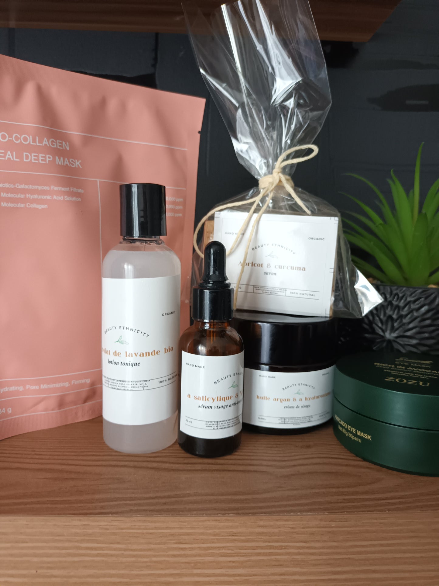 kit visage complet pour un visage sans imperfection composé de l'acide salicylique, hyaluronique, niacinamide, savon au curcuma ainsi que du masque visage au collagène