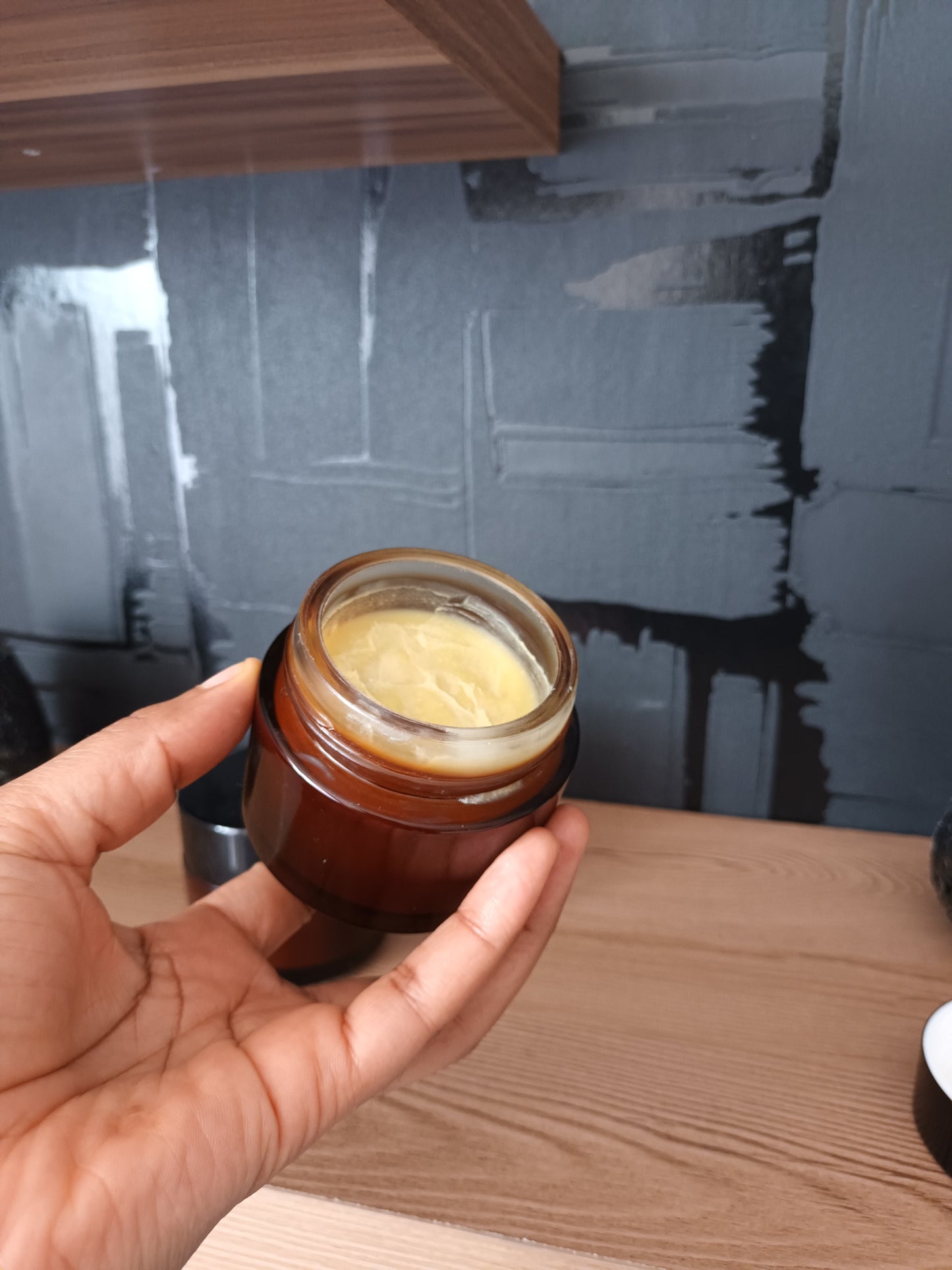crème capillaire pour stimuler pousse de cheveux afro crépus et frissés à base d'huile chebe , ricin et vitamine E