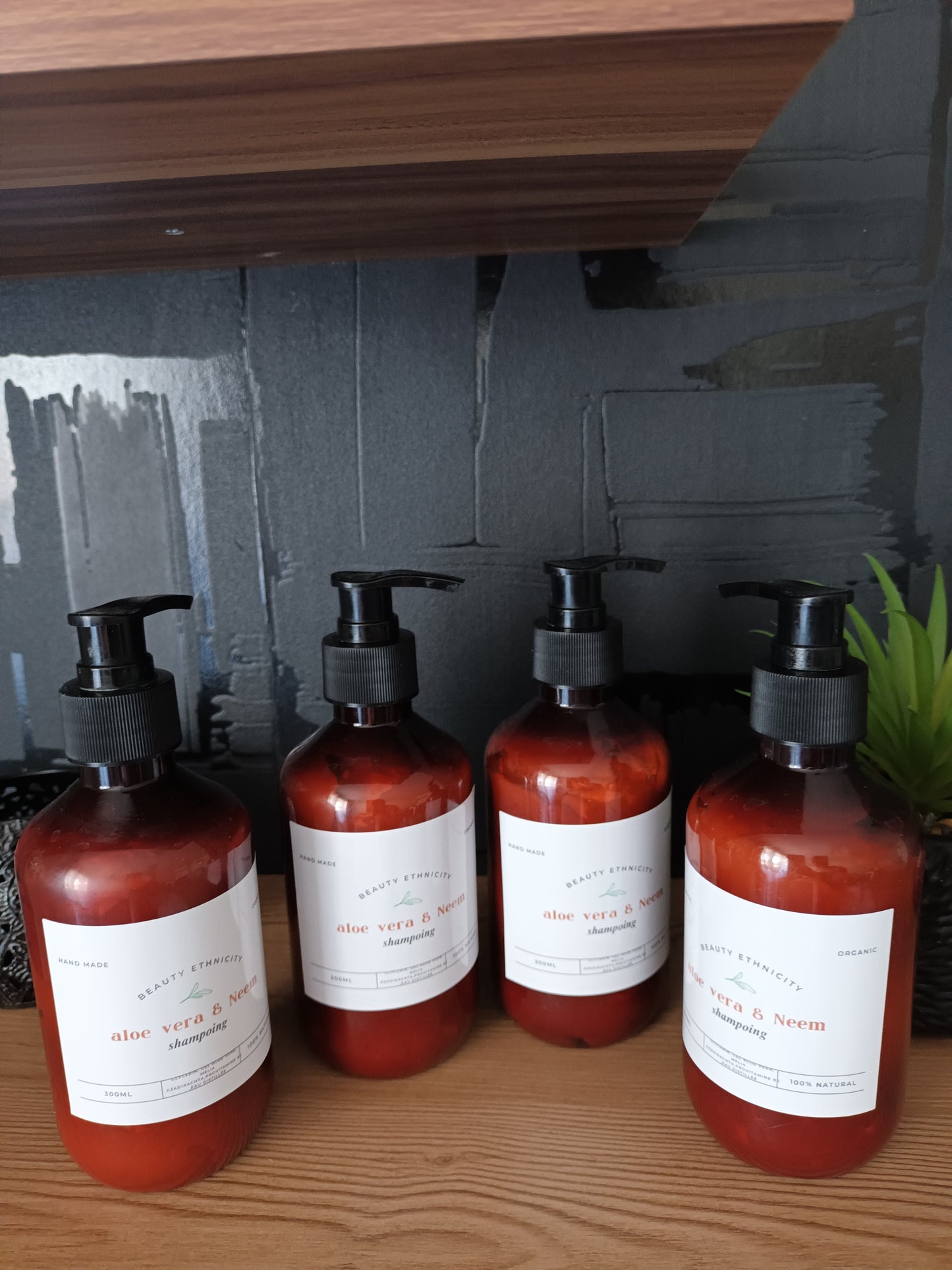 shampoing hydratant et anti pelliculaire à base d'huile de neem et gel d'aloe vera 100% naturel organique
