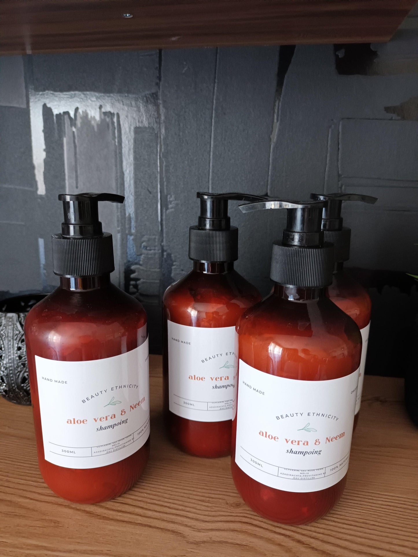 shampoing hydratant et anti pelliculaire à base d'huile de neem et gel d'aloe vera 100% naturel organique