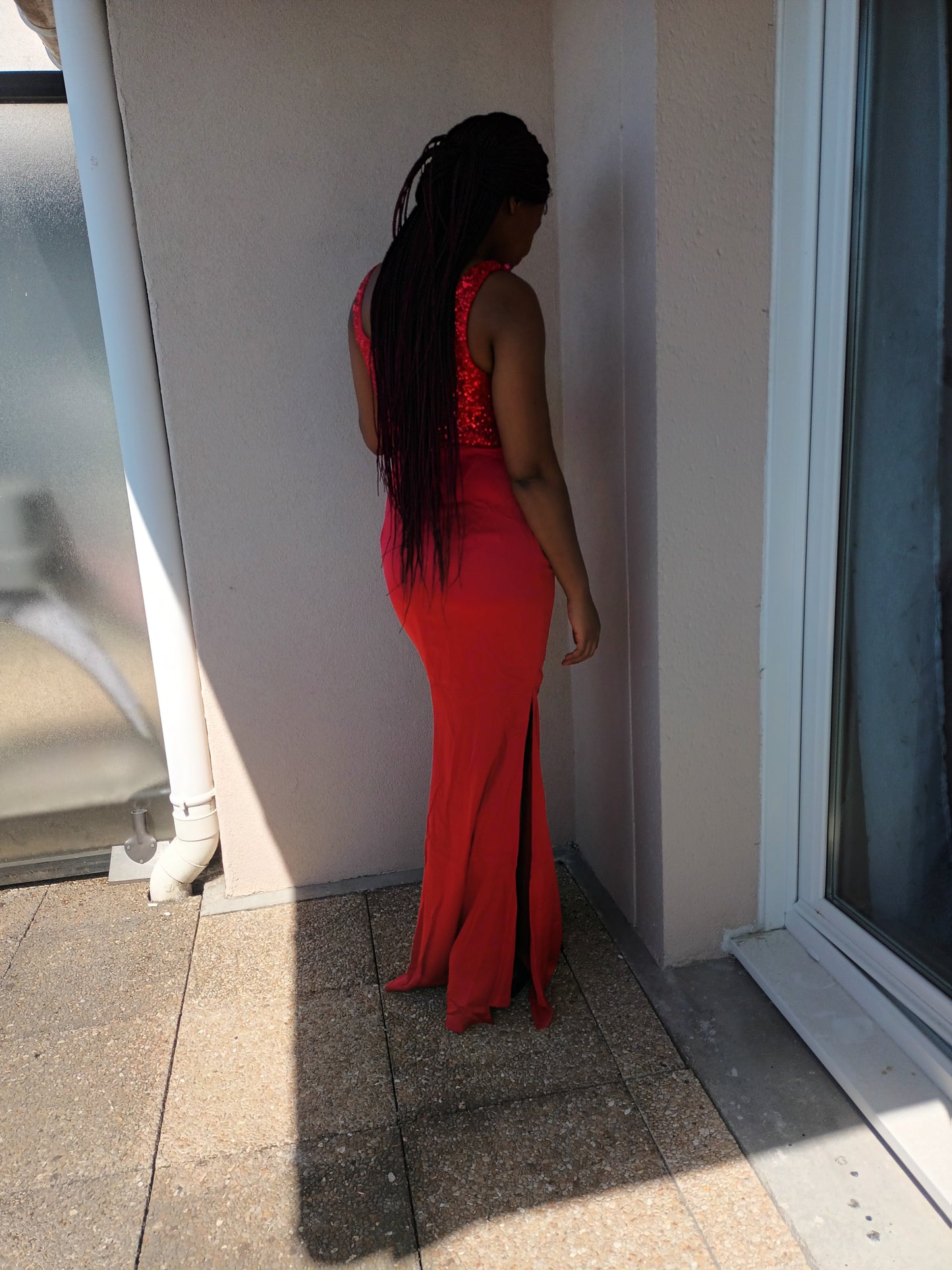 Robe de soirée femme rouge élégante sans manche haut pailleté fente latérale en polyester et perles pour mariage ou fête