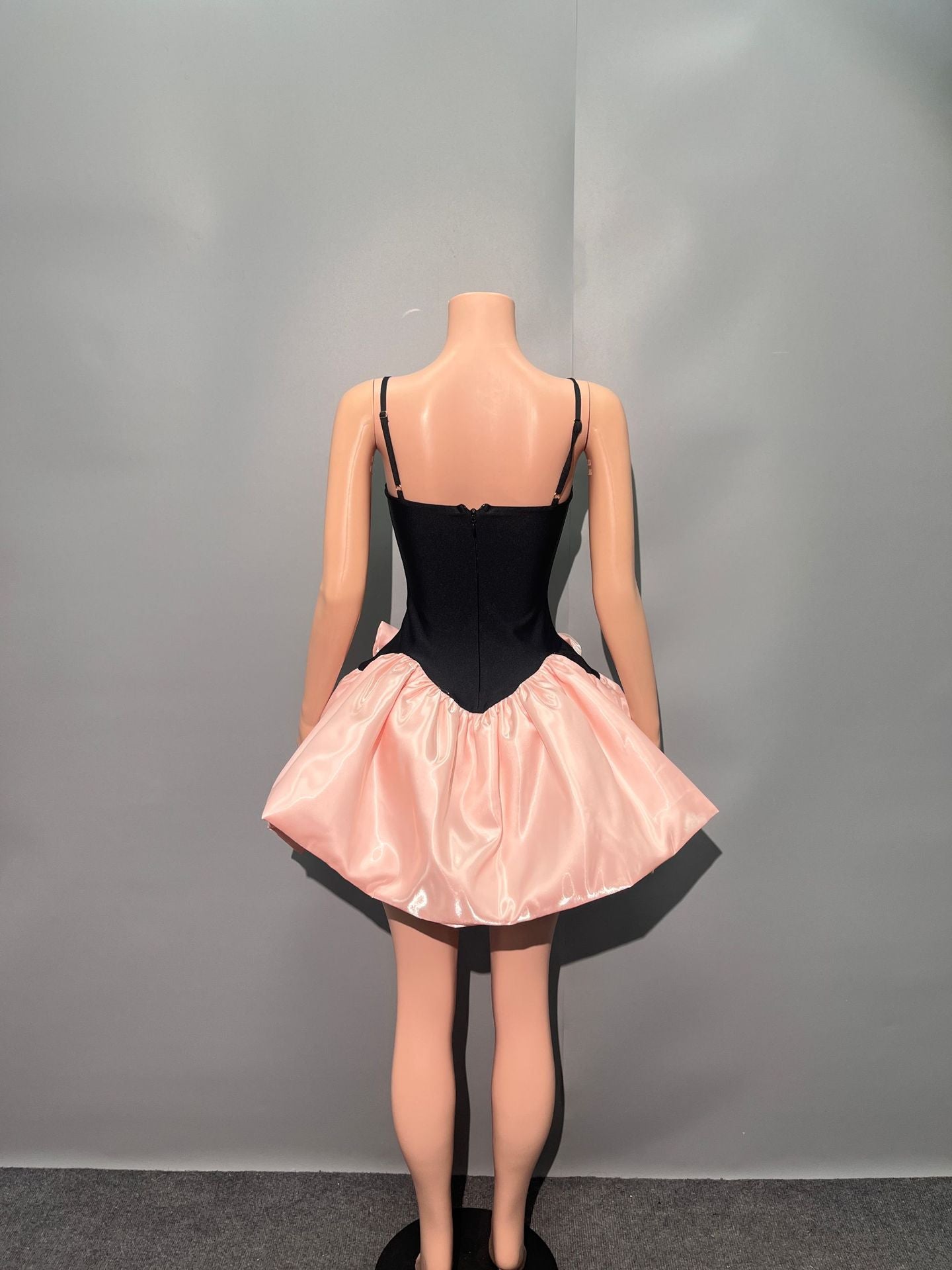 jolie robe sexy et classe d'anniversaire , soirée, mariage courte femme , bas bulles épaule dénudée