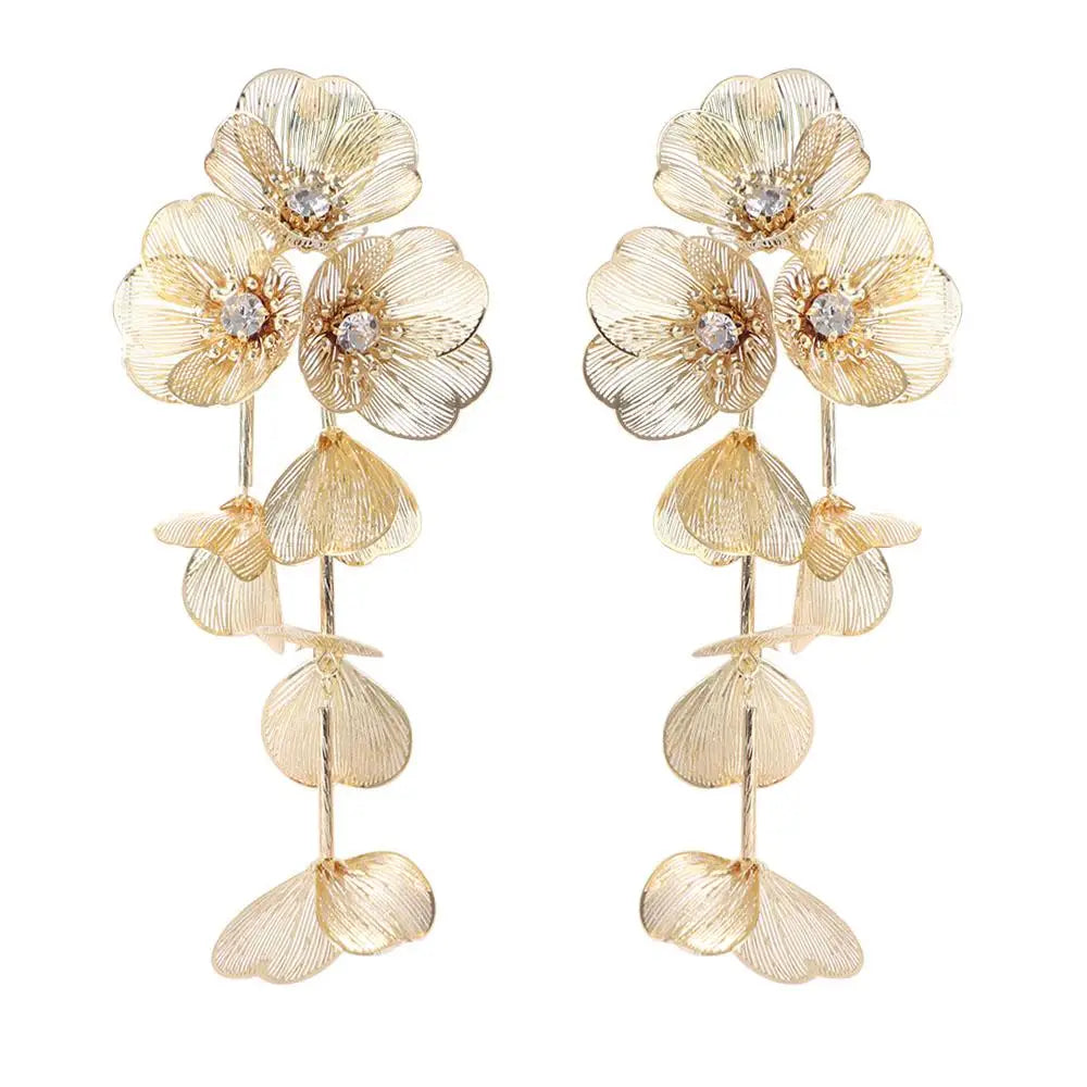 Boucles d'oreilles à pampilles longues et à grandes fleurs exagérées, boucles d'oreilles légères et luxueuses pour femmes, boucles d'oreilles à tige en métal de sens avancé pour mariage