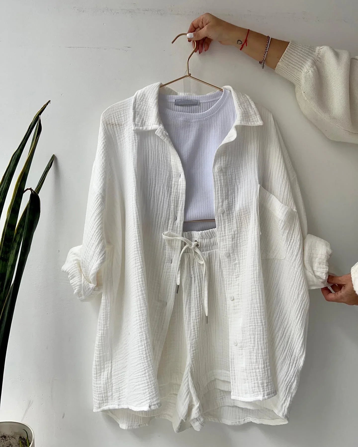 Ensemble deux pièces décontracté à manches longues et short pour femme en coton, tenue tendance à boutons, couleur unie et plissée, collection été