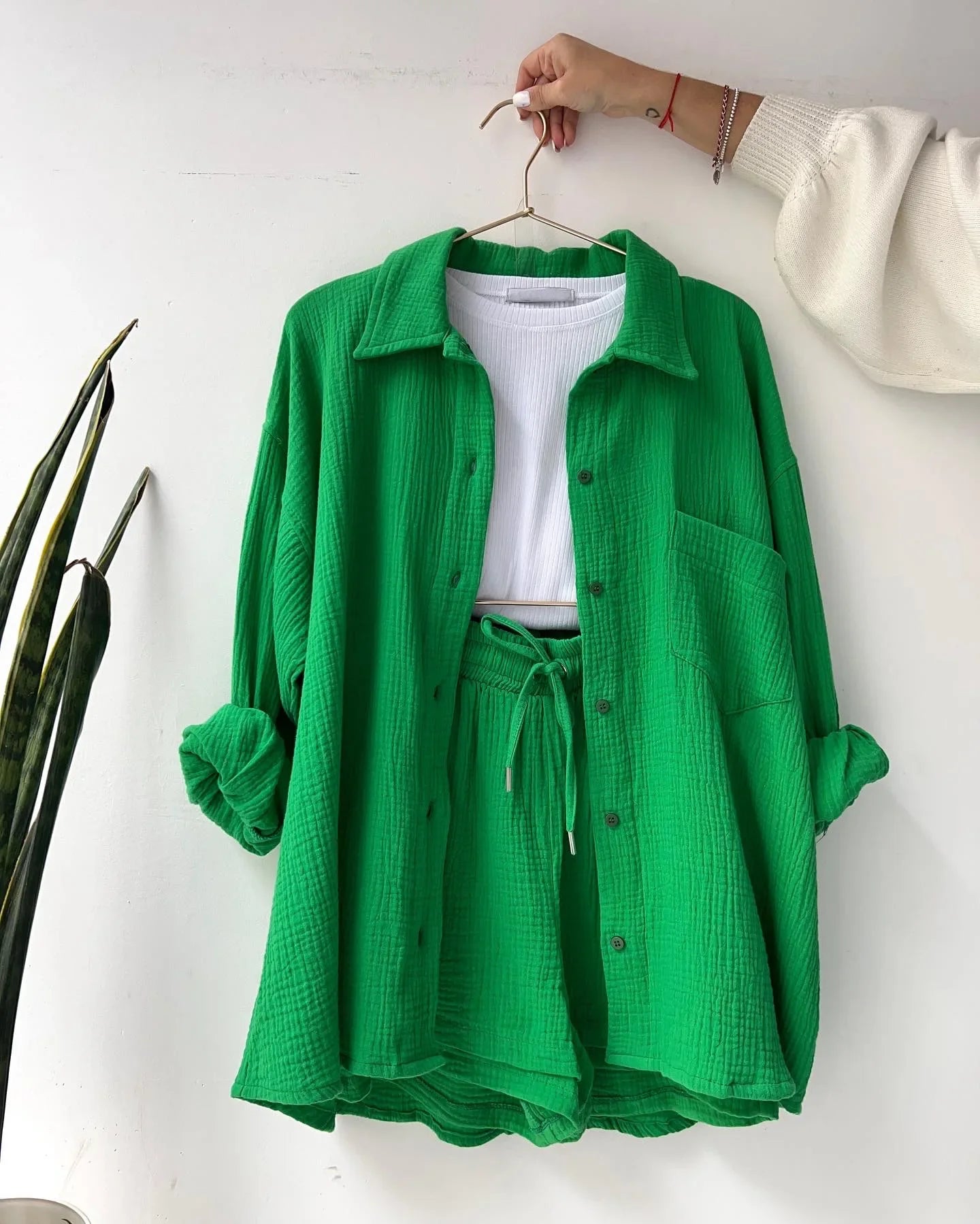 Ensemble deux pièces décontracté à manches longues et short pour femme en coton, tenue tendance à boutons, couleur unie et plissée, collection été