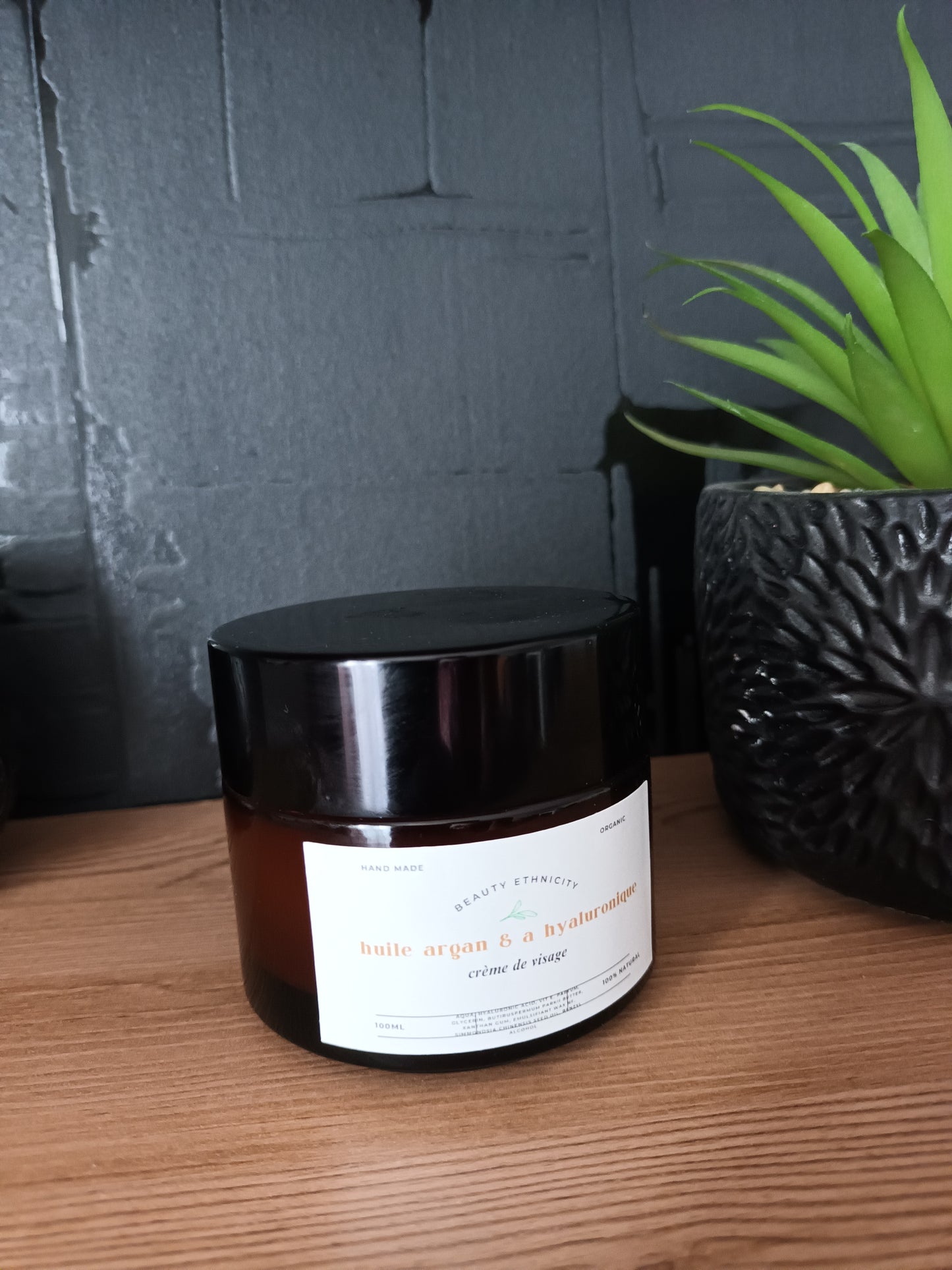 Beauty Ethnicity crème de visage hydratante à l'huile d'argan et acide hyaluronique pour un teint  hydraté  et radieux