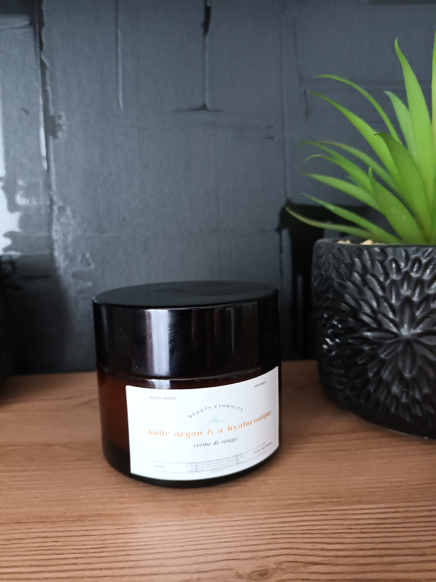 Beauty Ethnicity crème de visage hydratante à l'huile d'argan et acide hyaluronique pour un teint  hydraté  et radieux