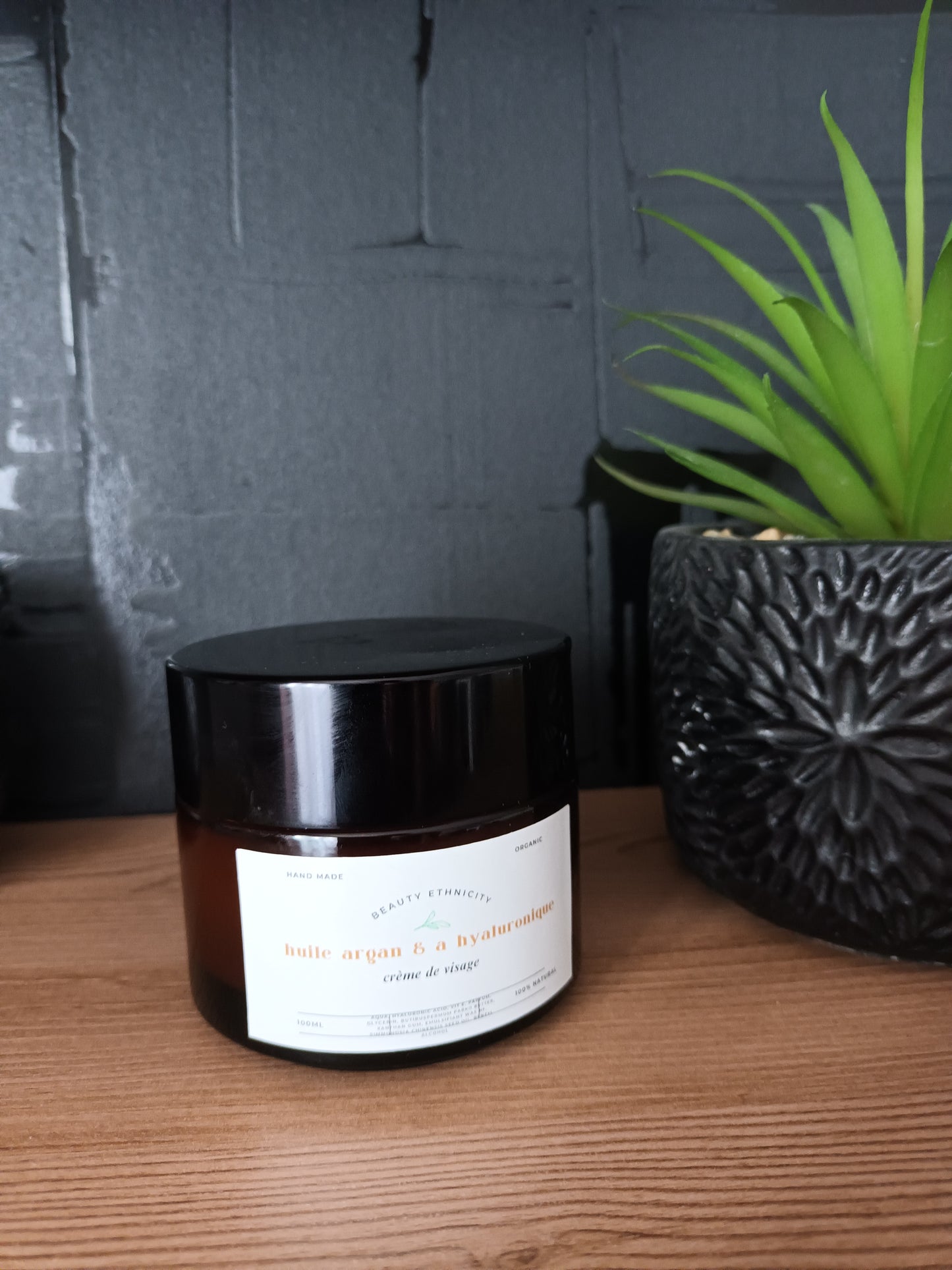 Beauty Ethnicity crème de visage hydratante à l'huile d'argan et acide hyaluronique pour un teint  hydraté  et radieux