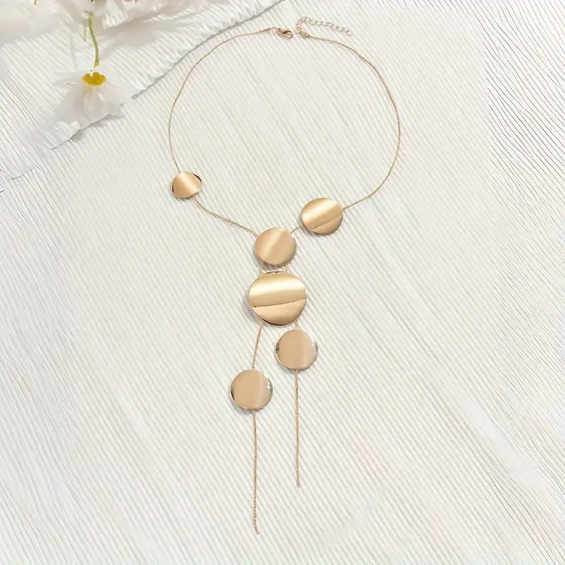 Set aus langer Halskette mit Anhänger und runden Ohrringen für Damen in Goldfarbe