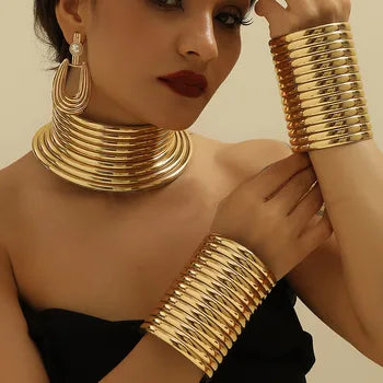 collier ras du cou et bracelets style vintage bijoux africains