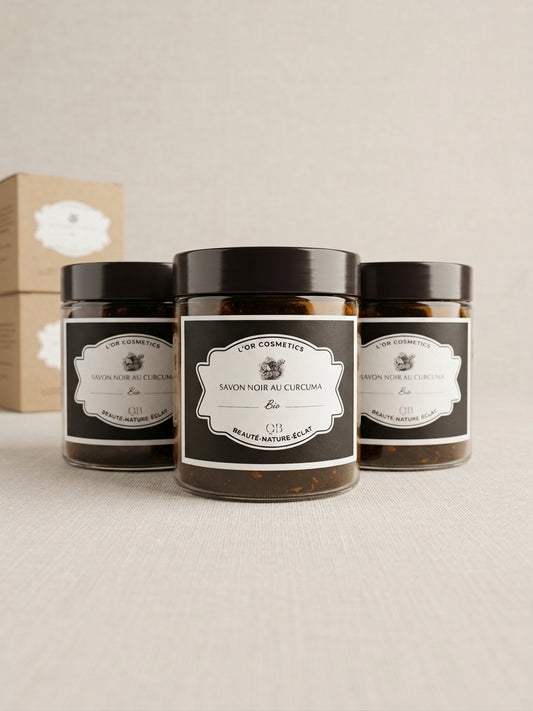 savon noir au curcuma pour un teint unifier et hydratant