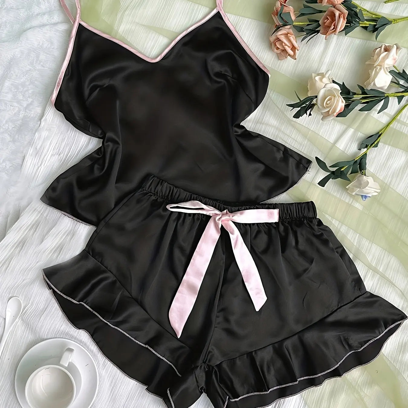 Pyjama en satin lisse pour femme, t-shirt col V, bords volantés et short à nœud, ensemble de pyjama simple et respirant, vêtements de maison